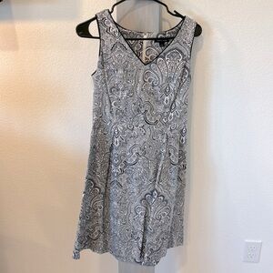 Blue and white pattern dresss